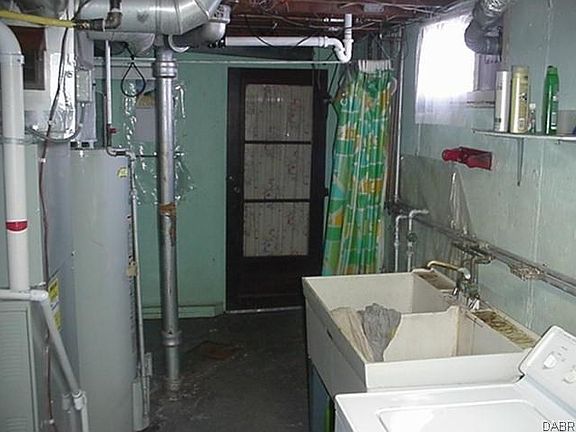 4th image of 4327 Elliot Ave