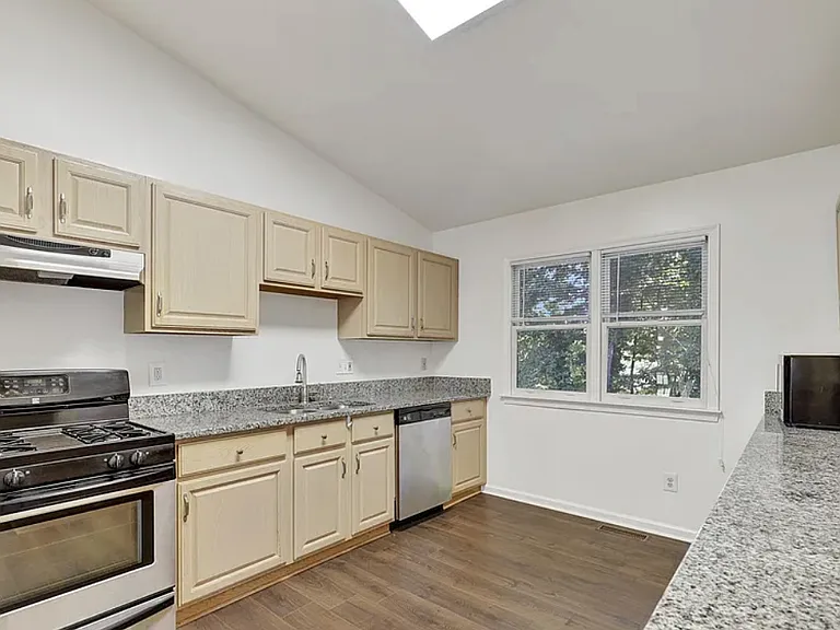 3315 Albion Ct — Photo 10