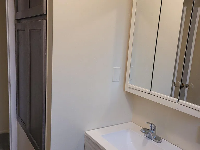 2564 Bethesda Ave — Photo 9