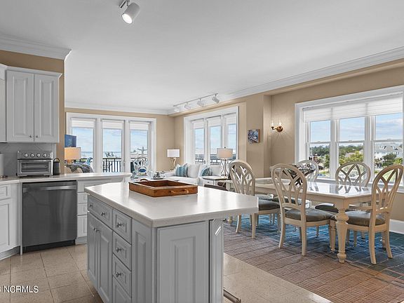 2nd image of 4425 Arendell Street #201