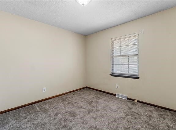 4th image of 1006 Pinkston St