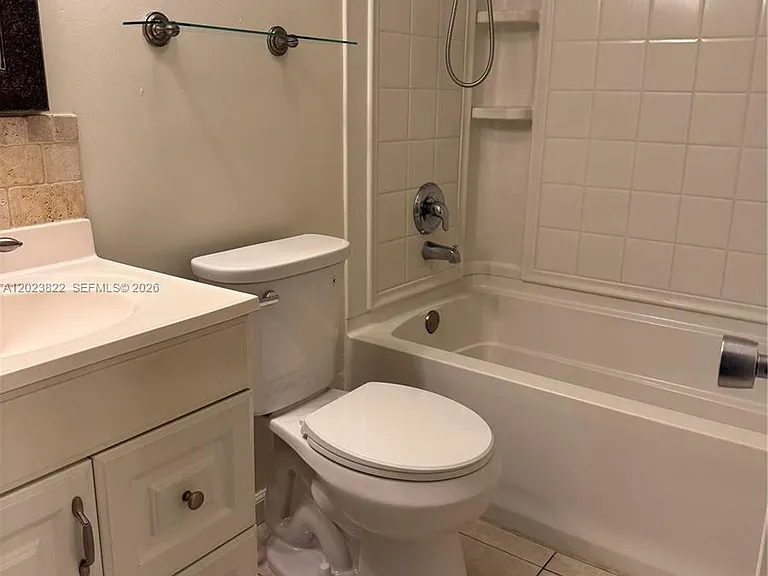 5080 SW 64th Ave #104 — Photo 8
