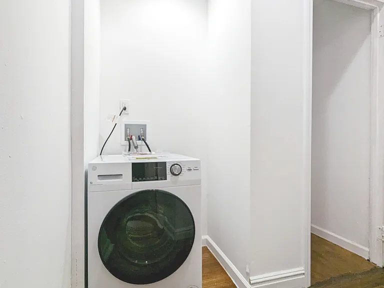 484 Willoughby Ave #1 — Photo 9