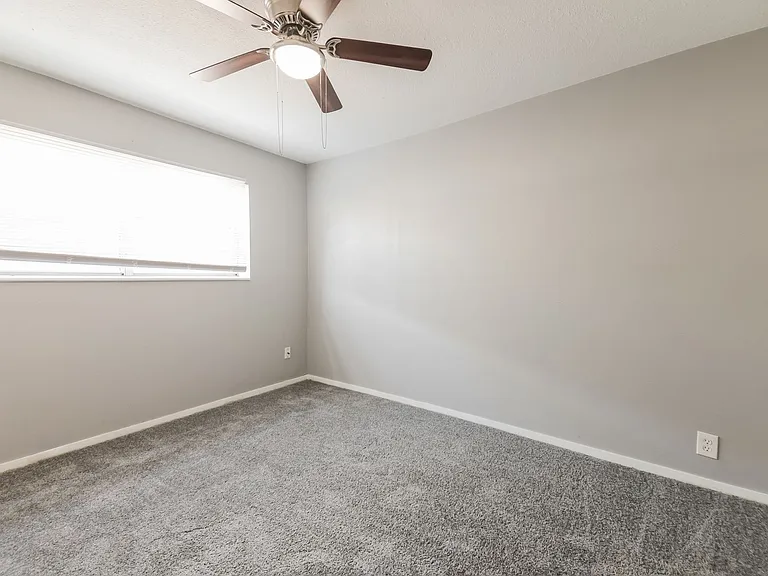 1400 N Austin St — Photo 11