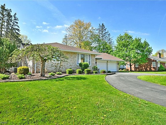 2nd image of 3210 Halsey Dr NE