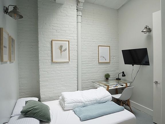 5th image of 619 Hancock St #2B