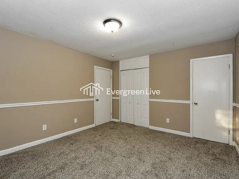 1004 Eastmont Dr — Photo 8
