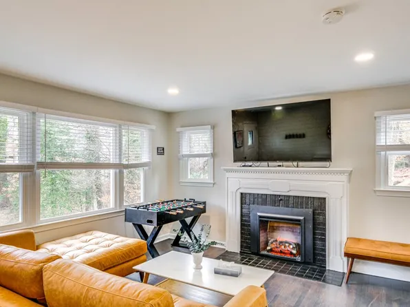 5123 Boulder Dr, Oxon Hill, MD