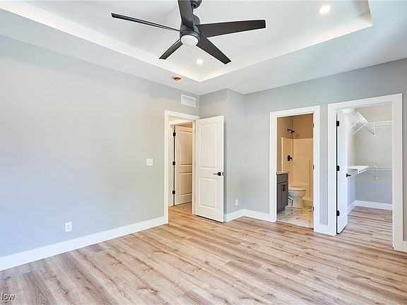 4th image of 35948 Portage Dr