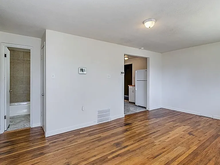 244 Cribbon Ave — Photo 4