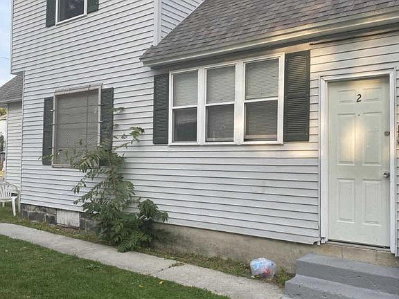 2nd image of 420 Woodlawn St SE