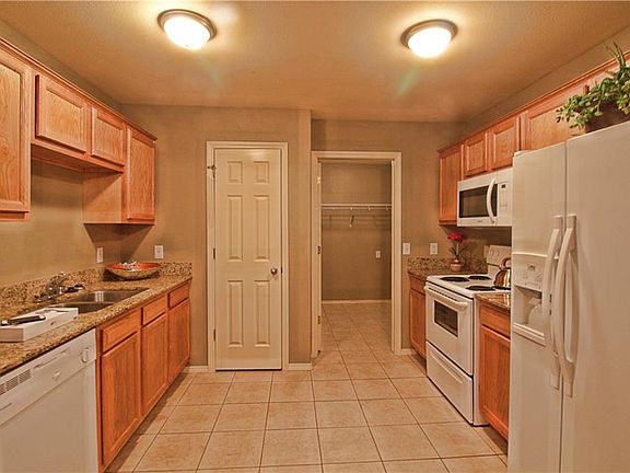 4th image of 6401 SW High Meadow Blvd