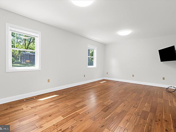 5th image of 8517 New Cut Rd