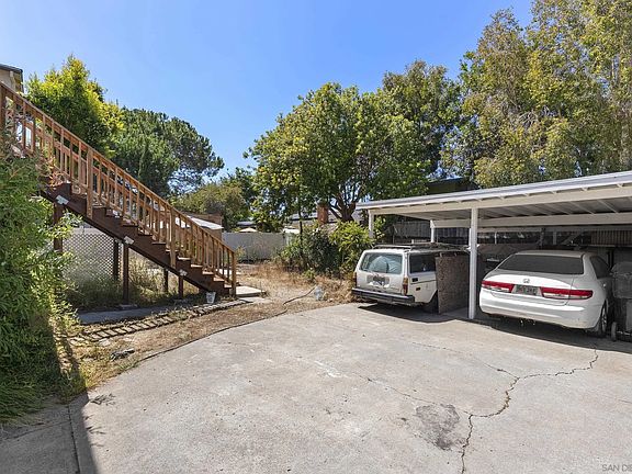 4th image of 1840-42 Carmelina Dr