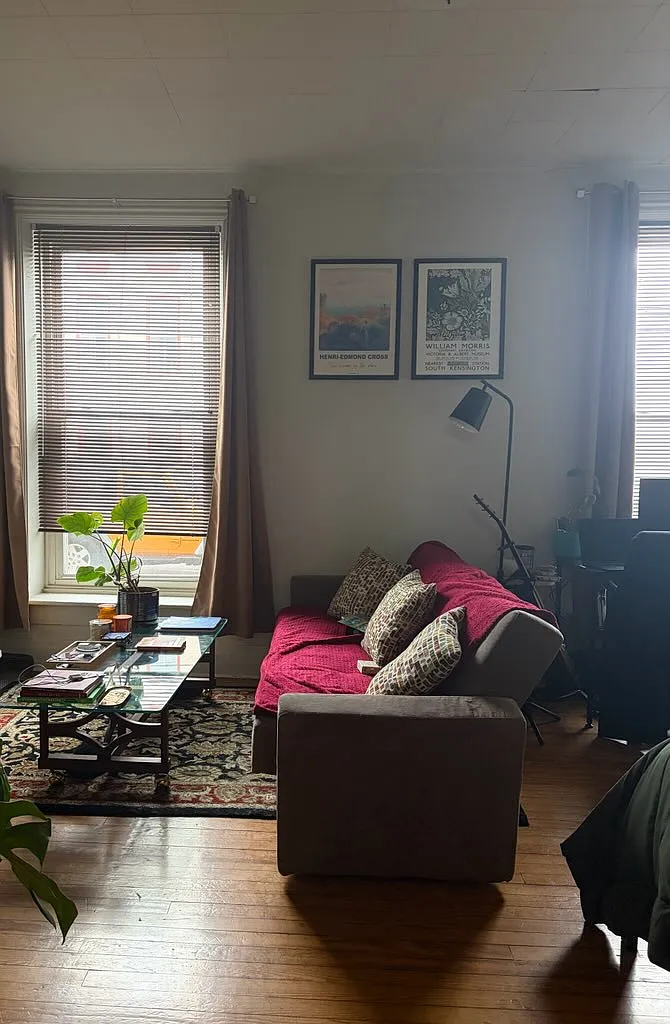 Studio, $900 — Photo 2