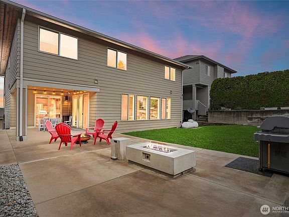 2nd image of 2414 Garden Court N