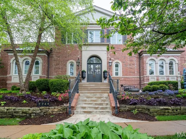7744 Pershing Ave, Saint Louis, MO 63105