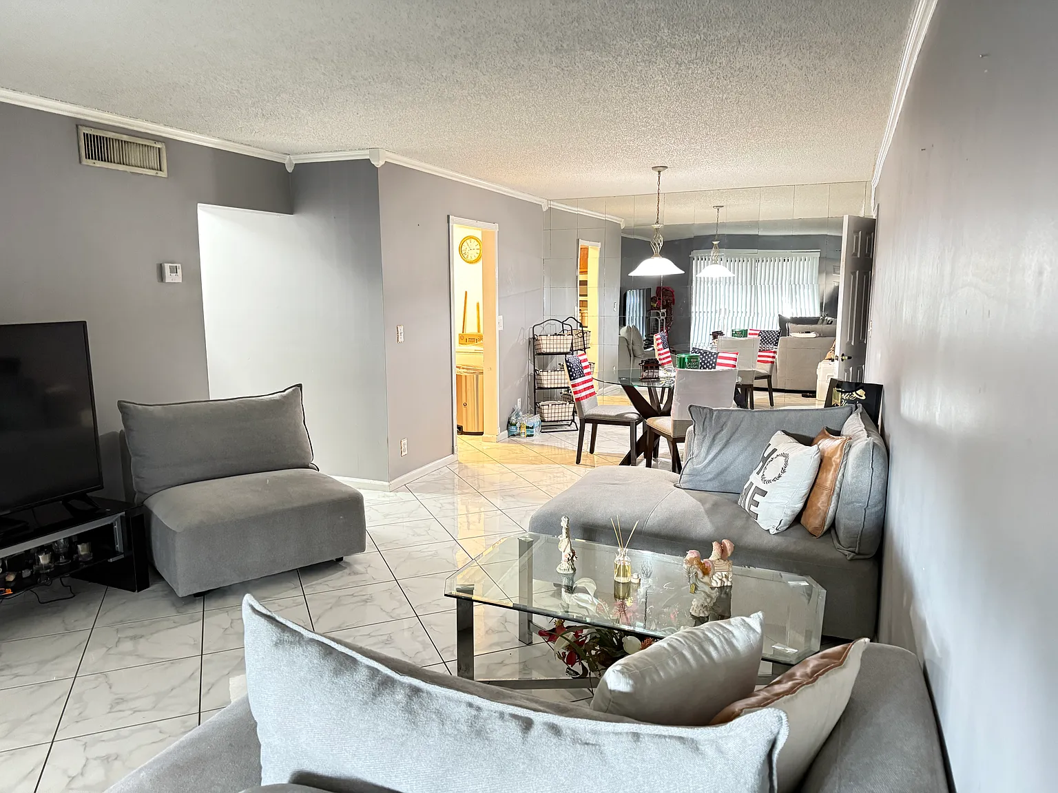 2 bed, 1050 sqft, $2,000 — Photo 1