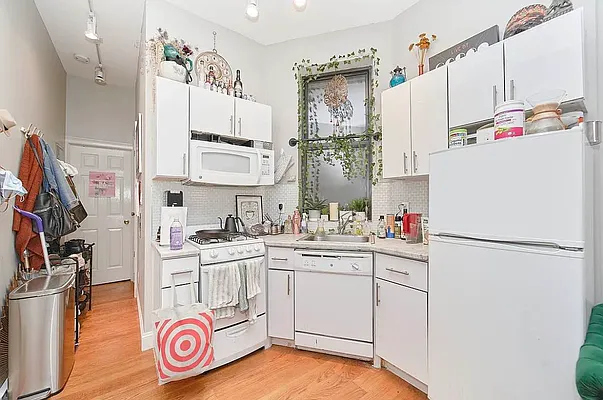 Rented by Living New York | media 10