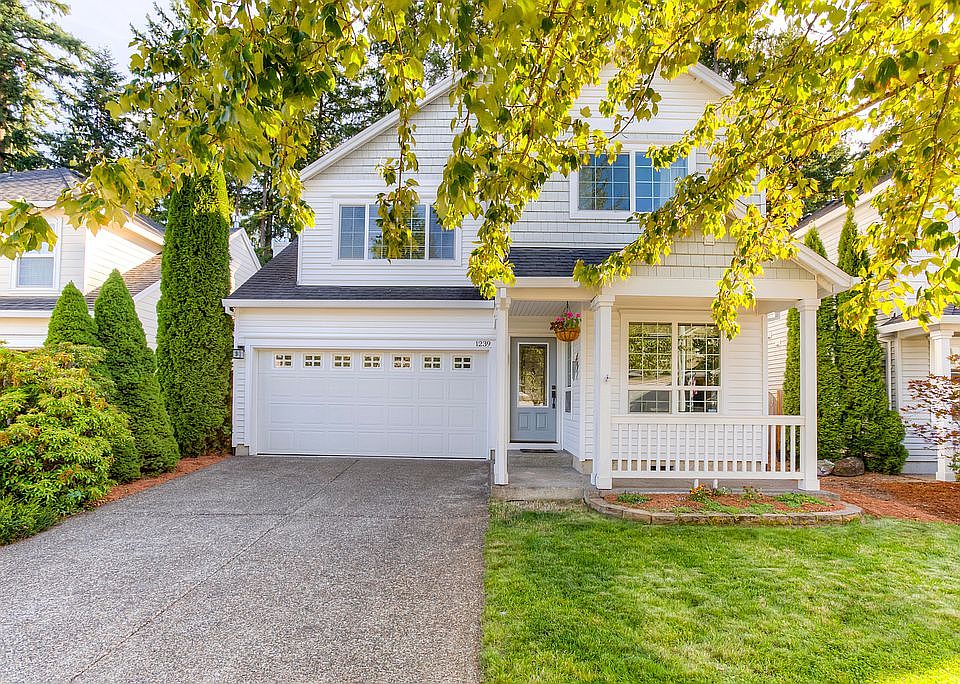 1st image of 1239 NE Parkside Dr