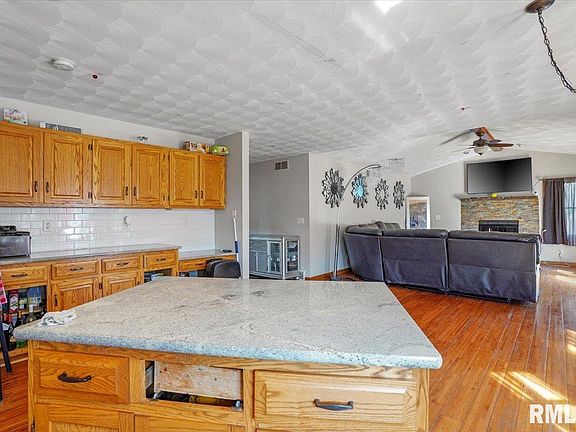 5th image of 528 Richmond Dr