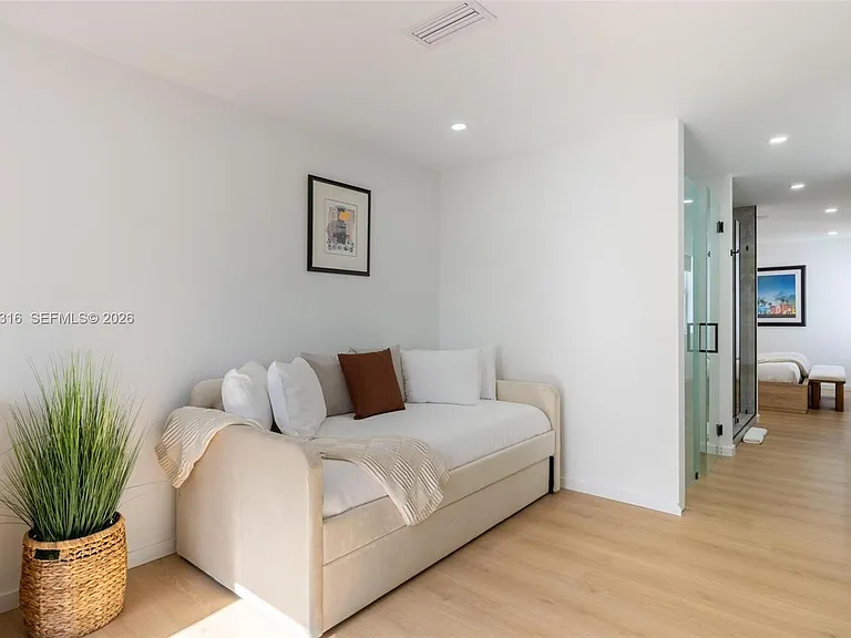 1975 Calais Dr #4 — Photo 29