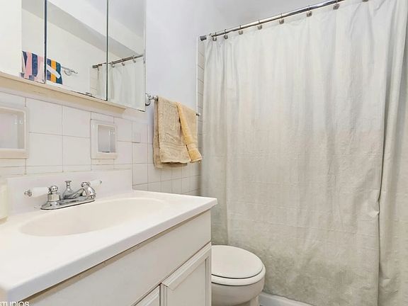 4th image of 3950 N Lake Shore Dr APT 1428