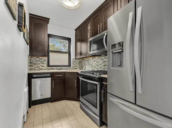 2705 Kings Highway image 2 of 9