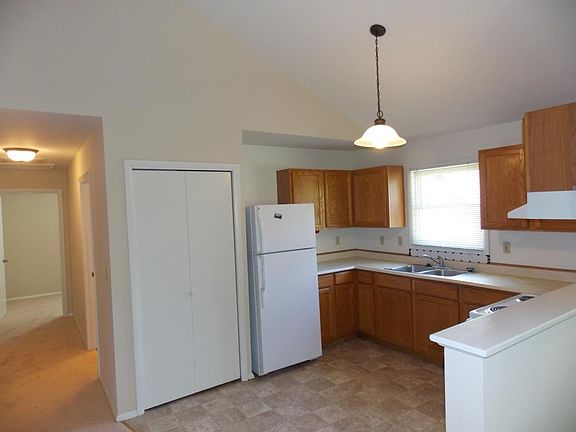 4th image of 1725 S Highland Ave