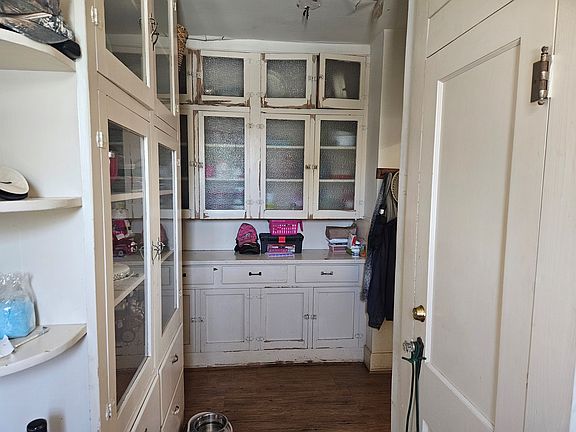 5th image of 302 S Crockett Ave