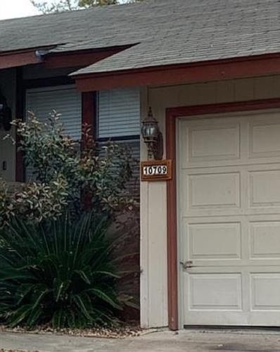 2nd image of 10709 Laurel Ln