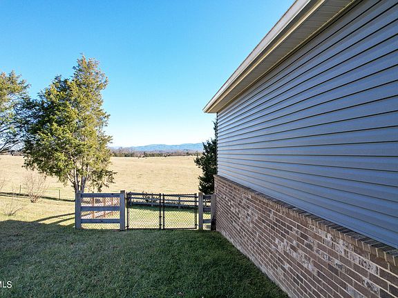 5th image of 276 Grace Dr
