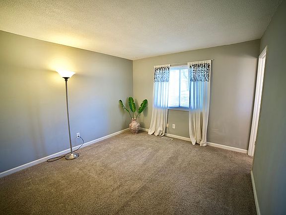 2nd image of 2849 Briarcote Ln