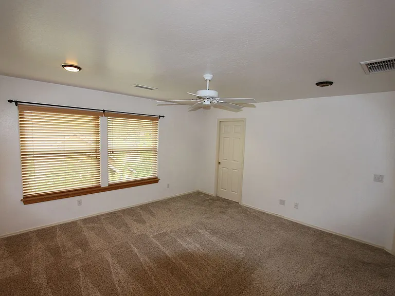 2100 N Timberline Rd — Photo 14