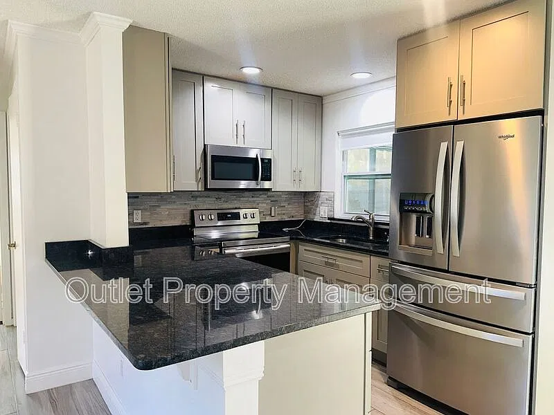 3 bed, 2.0 bath, 1368 sqft, $1,950 — Photo 4
