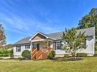 24 Dried Apple Ln, Hendersonville, NC 28792