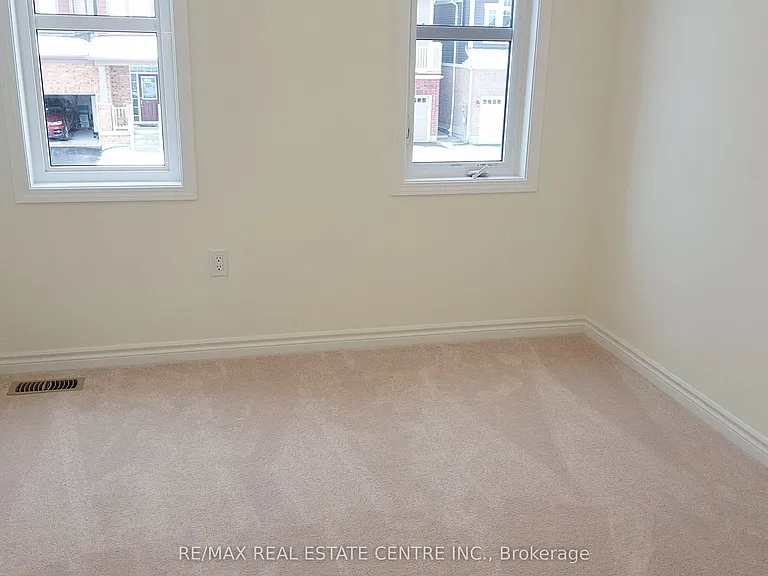 8 Watermill St — Photo 20