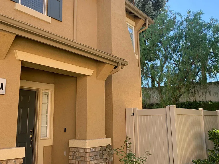 Ashton Cir — Photo 21