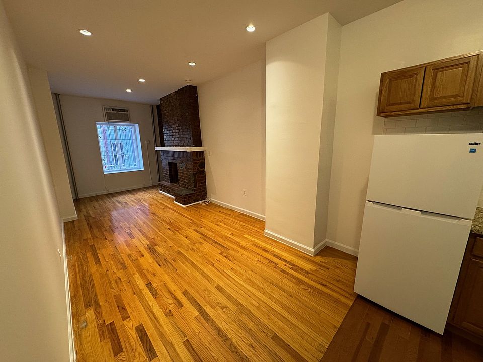1st image of 23 Barrow St APT 1A