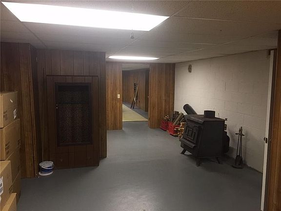 4th image of 23088 Forest Ln