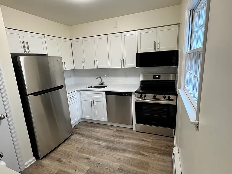 320 E Main St #1-B — Photo 4