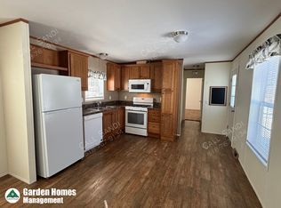 8 Leisure Ln, Selkirk, NY 12158