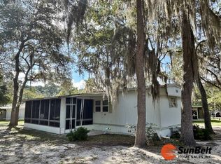 14575 NE 21st St Lot Mh28, Silver Springs, FL 34488