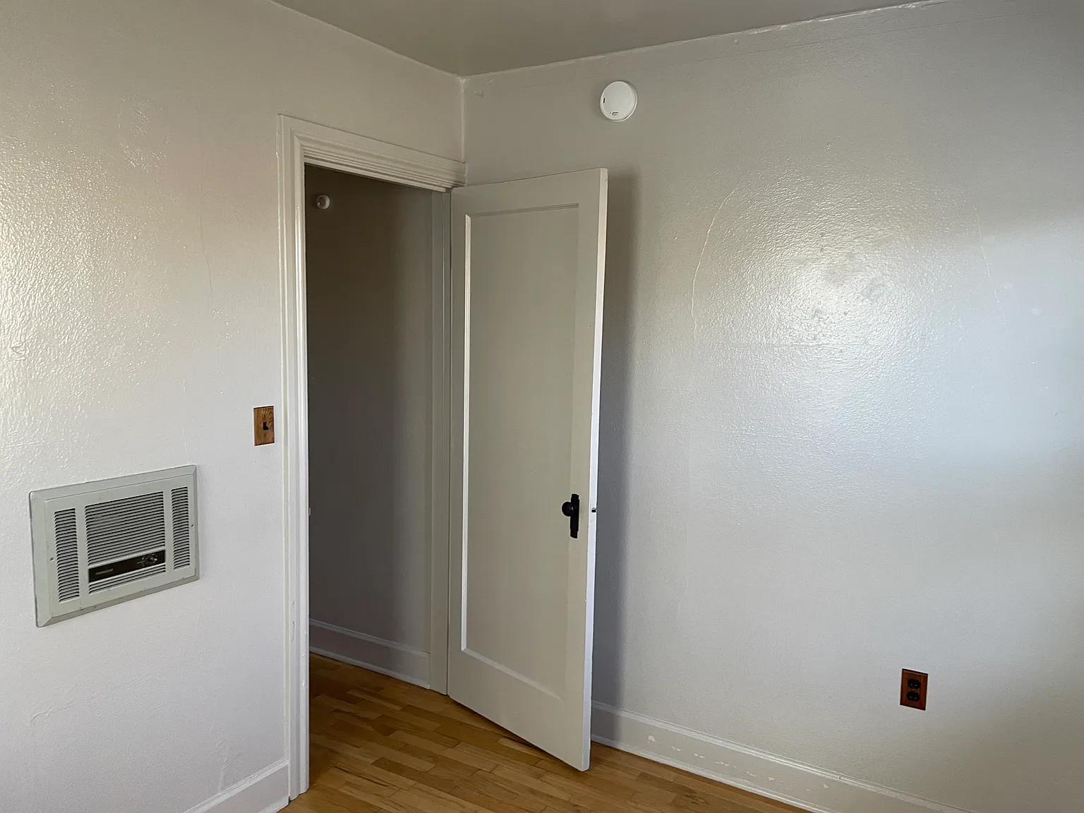 2 bed, 750 sqft, $1,400 — Photo 3