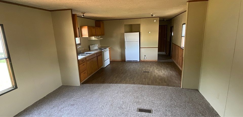 2nd image of 3323 Jerry Dr #15