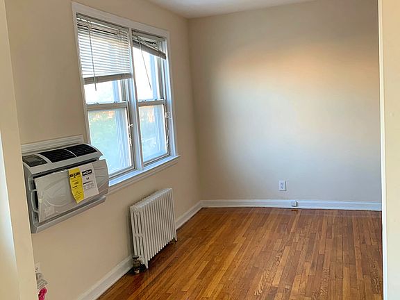 4th image of 2106 Steinway St #2