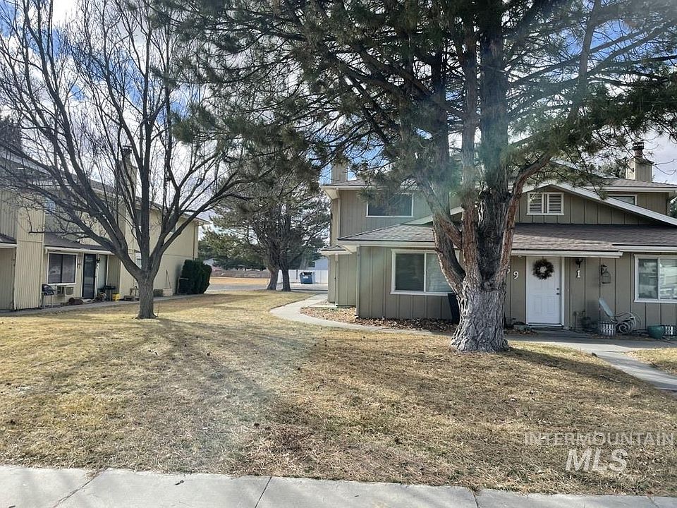 1st image of 759 Meadows Dr APT 3
