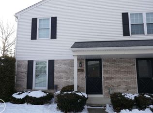 44627 N Bunker Hill Dr, Clinton Township, MI 48038