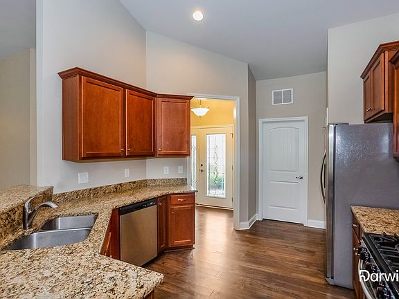 4th image of 124 Bunker Hill Ln