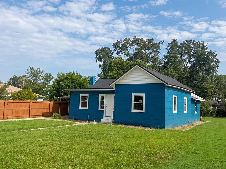 520 E Juanita St — Photo 3